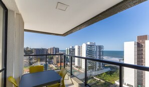 Basic Apartment | Outdoor dining