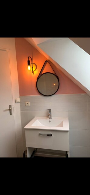 Douche, serviettes fournies