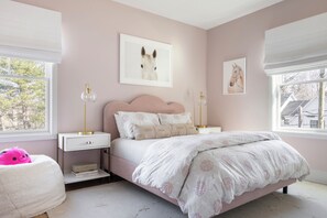 5 bedrooms, desk, iron/ironing board, free WiFi