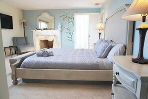 Escritorio, tabla de planchar con plancha, cuna de viaje y wifi gratis 