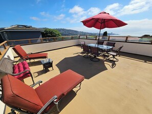 Outdoor dining - 3 Min to La Jolla Shores Beach - Heated Pool, Jacuzzi, Roof Deck w/ Ocean Views (San Diego)