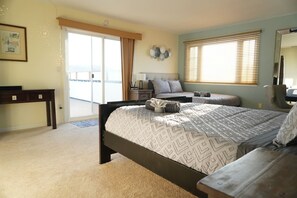 Skrivebord, strykejern/-brett, reiseseng for barn og wi-fi (inkludert)