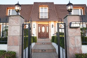 Exterior detail - La Jolla Shores 5BR + Loft • Pool, Spa, Ocean View (San Diego)