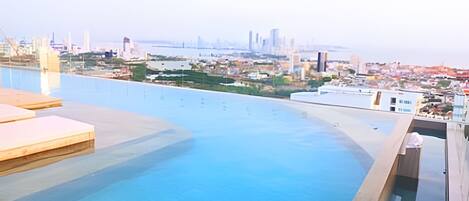 حمام سباحة