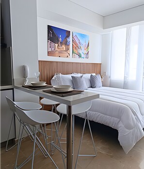 1 chambre, fer et planche à repasser, draps fournis