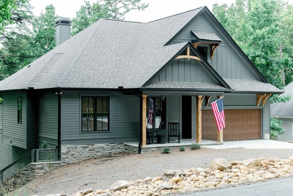 Exterior - Luxury Lake Home on Golf Course (Waleska)