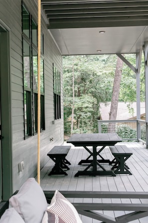 Outdoor dining - Luxury Lake Home on Golf Course (Waleska)