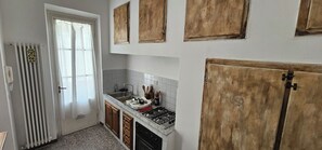 Microondas y placa de cocina