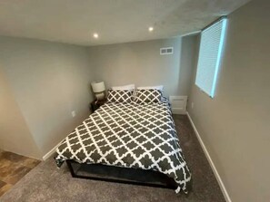 5 chambres, fer et planche à repasser, Wi-Fi, draps fournis