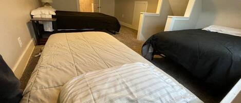 5 bedrooms, iron/ironing board, WiFi, bed sheets