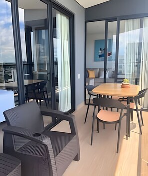 Dining - Brand New Apt Pool & City Views (Cartagena de Indias)