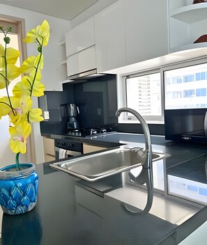 Fridge, microwave, oven, coffee/tea maker