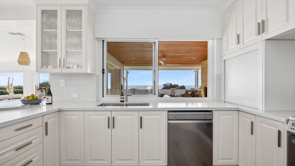 Microwave, oven, dishwasher, coffee/tea maker