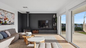 Smart TV, fireplace, stereo