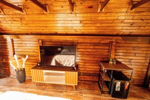 Hypo-allergenic bedding, free WiFi, bed sheets