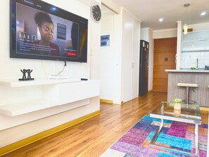 Căn hộ, 1 phòng ngủ, không hút thuốc, quang cảnh thành phố | Khu phòng khách