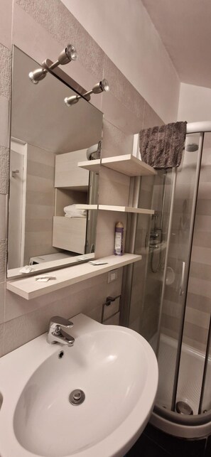 Hair dryer, towels - Attic apartment on Corso Vittorio Emanuele II, just a few steps from downtown Turin (TORINO)