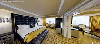 Enchanting 2-bedroom spacious villa -walkin bath, Kingbed memorable in Las Vegas