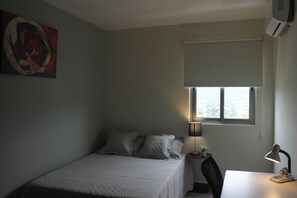 2 habitaciones, tabla de planchar con plancha, wifi y ropa de cama 