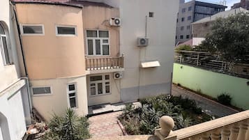 Vila econômica, sacada | Vista do quarto