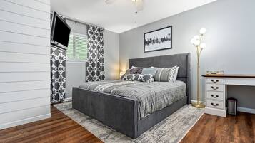3 bedrooms, desk, iron/ironing board, free WiFi