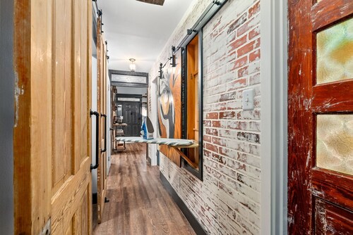 Eagle's Nest ~ New 3/2 in AU!