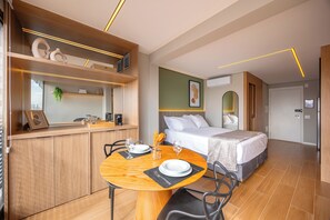 Classic Studio, Balcony | Laptop workspace, free WiFi - GSP - Go Plato by Anora Spaces (São Paulo)