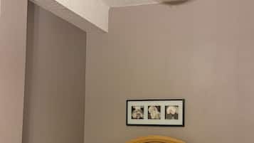 1 dormitorio, tabla de planchar con plancha, wifi gratis y ropa de cama