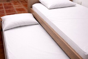 9 bedrooms, desk, free WiFi, bed sheets - Adjacent apartments AREAS by QuBeLab (Bello)