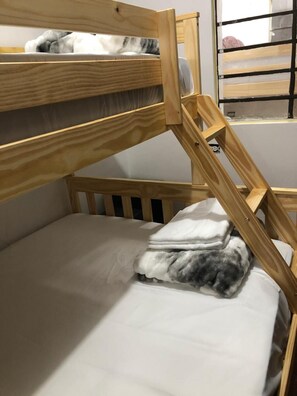 9 chambres, bureau, Wi-Fi gratuit, draps fournis