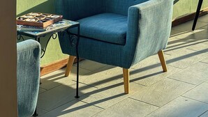 Suite – honeymoon, byutsikt | Skrivebord for bærbar PC, wi-fi (inkludert) og sengetøy