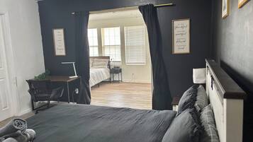 4 Schlafzimmer, Schreibtisch, Bügeleisen/Bügelbrett, kostenloses WLAN