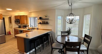 Peaceful 3BR Getaway on Land l Views, Privacy, & Nature