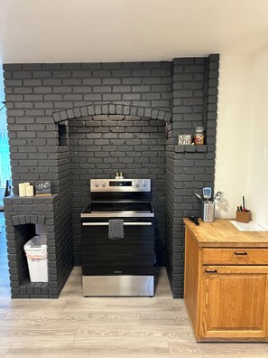 Fridge, microwave, oven, stovetop - Peaceful 3BR Getaway on Land l Views, Privacy, & Nature (Cle Elum)