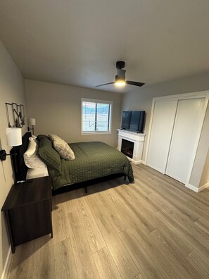 3 bedrooms, iron/ironing board, free WiFi, bed sheets - Peaceful 3BR Getaway on Land l Views, Privacy, & Nature (Cle Elum)