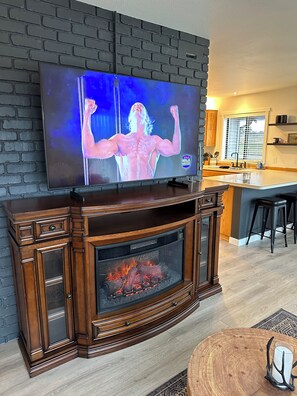 Interior - Peaceful 3BR Getaway on Land l Views, Privacy, & Nature (Cle Elum)