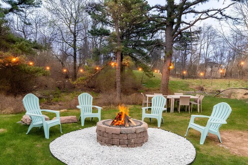 Ultimate Poconos Family Escape! Games, Firepit, Theater Vibes & More