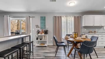 Family House, Mountain View | Dining room