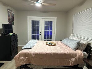 3 chambres, fer et planche à repasser, Wi-Fi, draps fournis