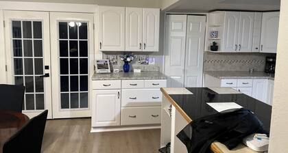 Charming 3-bedroom house in delightful Carrollton with pool & Hot Tub