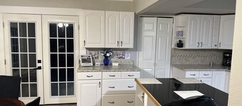Charming 3-bedroom house in delightful Carrollton with pool & Hot Tub