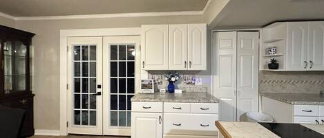 Microwave, oven, stovetop, dishwasher