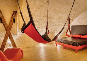 WiFi, bed sheets