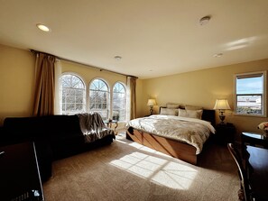 8 bedrooms, iron/ironing board, WiFi, bed sheets
