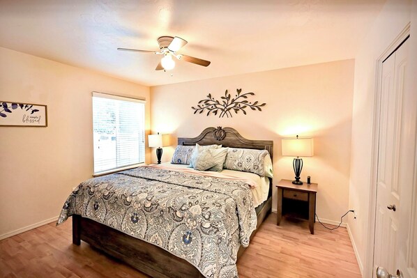 3 bedrooms, iron/ironing board, WiFi, bed sheets