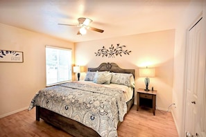 3 chambres, fer et planche à repasser, Wi-Fi, draps fournis