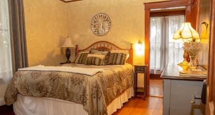 Peacock Room in Central Florida's Historic Gem & wedding venue- The Oakland Manor House