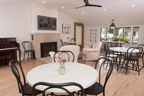 Kawasan tempat duduk lobi