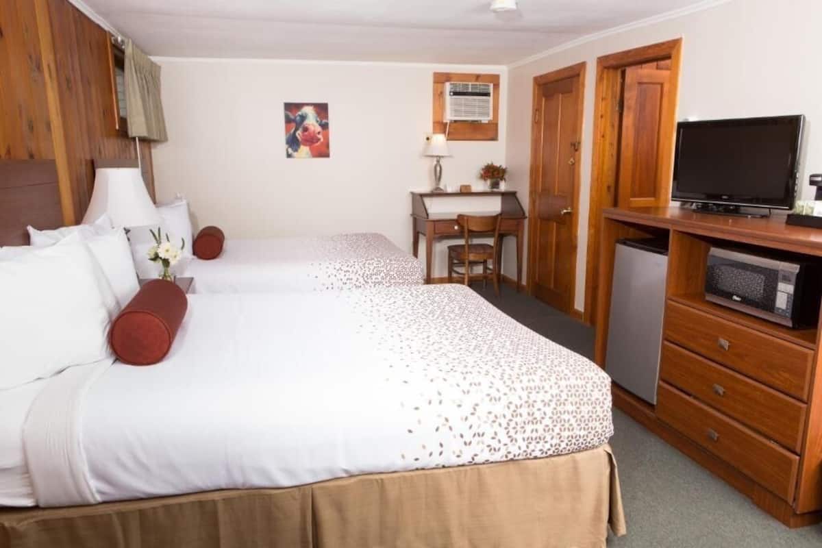 Chambre Double Classique, 2 grands lits | Fer et planche à repasser, Wi-Fi gratuit