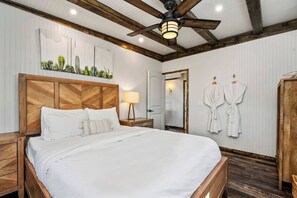 1 bedroom, iron/ironing board, travel cot, WiFi - Secluded Joshua Tree Stay | Views + Hot Tub (Twentynine Palms)